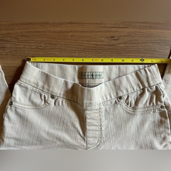 Chico’s pull on denim jeggings, cream/beige, sz 0.5, size 6 US, flat front - Picture 5 of 7